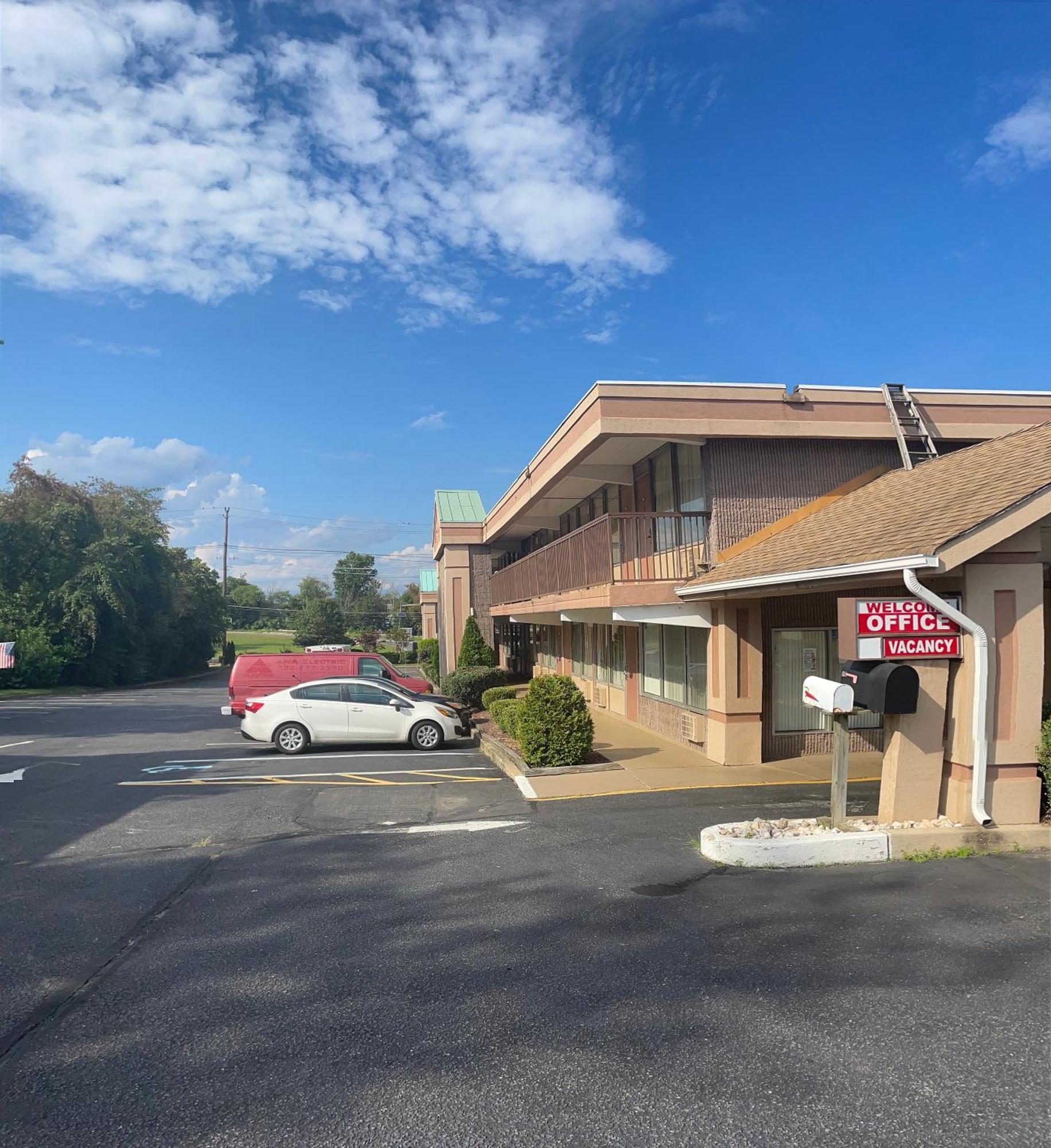 Travelers Inn South Brunswick Terrace Eksteriør billede