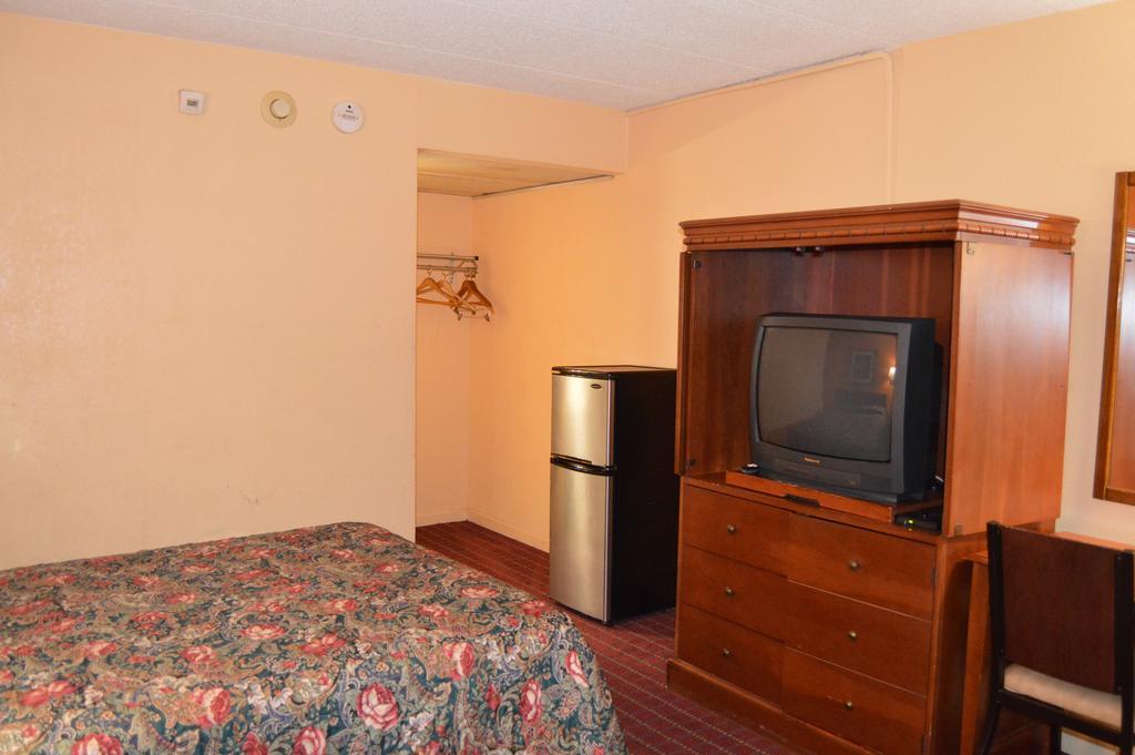 Travelers Inn South Brunswick Terrace Eksteriør billede