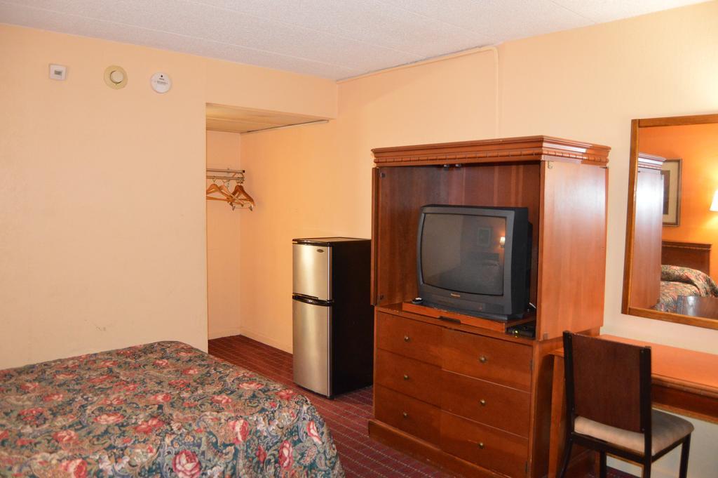 Travelers Inn South Brunswick Terrace Eksteriør billede