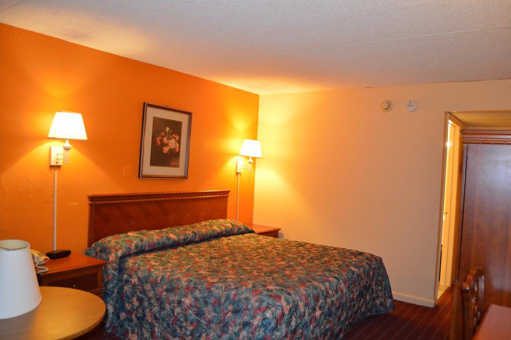 Travelers Inn South Brunswick Terrace Eksteriør billede