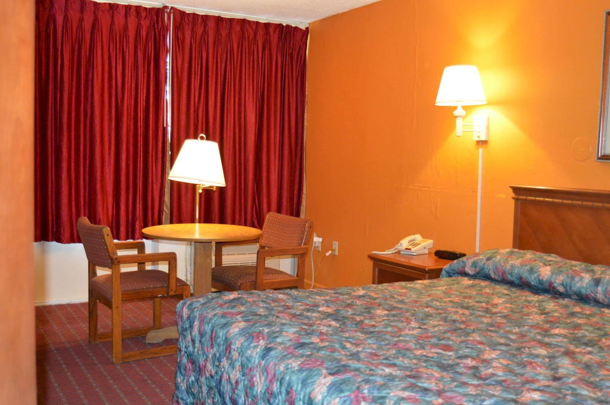 Travelers Inn South Brunswick Terrace Eksteriør billede